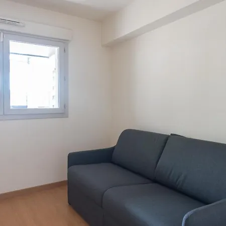 Spacious Just Outside Paris Apartment *