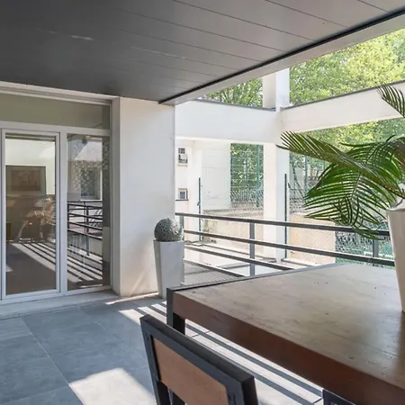 Apartment Spacious Just Outside Paris *